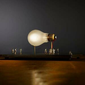 Ingo Maurer I Ricchi Poveri Monument for a Bulb kép