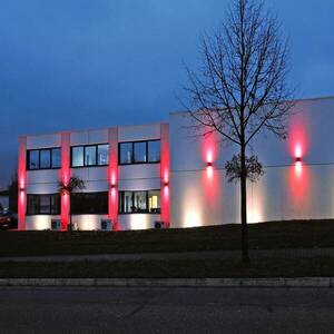 LED padlósüllyesztett lámpa Line, hossza 32, 8 cm kép