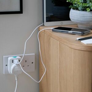 Többportos töltő USB-vel kép