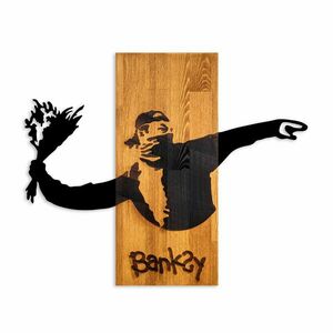 Wallity Dekoratív fa fali dísz Dió Fekete Banksy - Flower Thrower kép