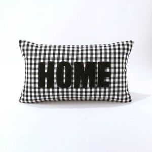 Kockás párna HOME applikációval kép