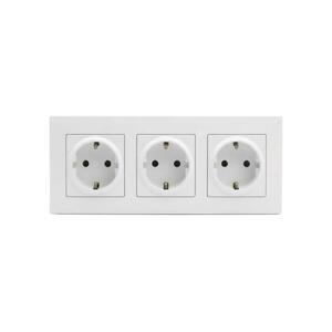 Legrand - Háromos fali dugalj 250V/16A SCHUKO kerettel NILOE STEP fehér LR0062+LR0115+LR0115+LR0115 kép