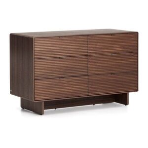 Sötét natúr színű komód diófa dekorral 120x75x50 cm Norlen – Kave Home kép