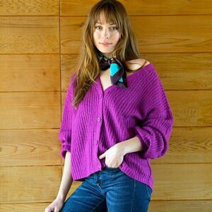 Laza gombos pulóver, mohair touch kép