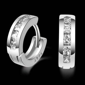 Öt ragyogó kristályos kis karika fülbevaló whitegold kép