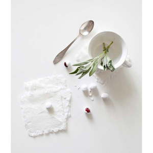 Súprava 4 bielych ľanových podnosov Linen Tales Classic, 10 x 10 cm vyobraziť