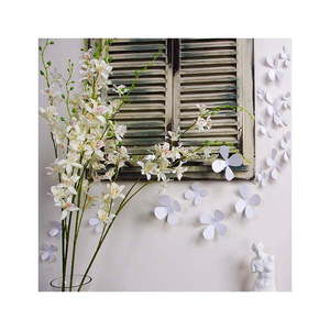 Sada 12 bielych adhezívnych 3D samolepiek Ambiance Flowers vyobraziť