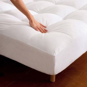 Napínací vrchný matrac z mikrogélu Colas Normand®, hĺbka rohov 30 cm vyobraziť