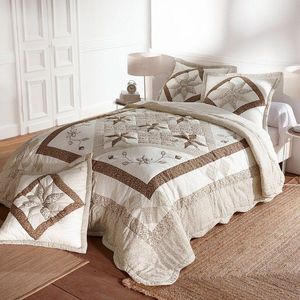Prikrývka na posteľ patchwork s potlačou kvetín vyobraziť