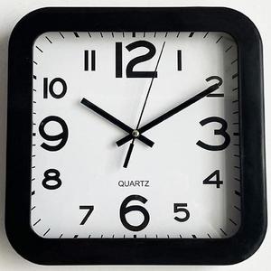 Čierne štvorcové hodiny 24, 5x24, 5x3, 5cm vyobraziť