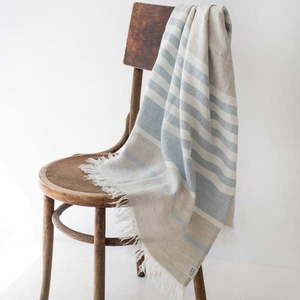 Modrá ľanová plážová osuška 85x140 cm Allure Stripe – Linen Tales vyobraziť