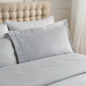 Damaskové obliečky na vankúše v súprave 2 ks 50x75 cm Satin Stripe – Catherine Lansfield vyobraziť