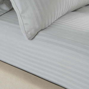 Sivá napínacia damašková plachta 150x200 cm Satin Stripe – Catherine Lansfield vyobraziť