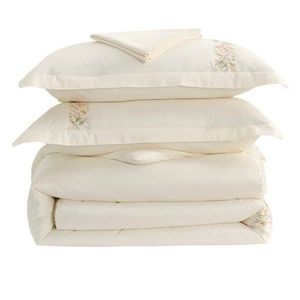Krémové obliečky na dvojlôžko/predĺžené z bavlneného saténu s plachtou/6-dielne 240x220 cm Maison Bloom – Mila Home Luxury vyobraziť