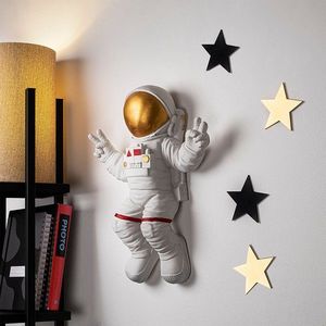 Dekoratívny doplnok na stenu Peace Sign Astronaut - 1 vyobraziť