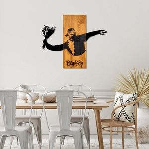Dekoratívny drevený doplnok na stenu Banksy - Flower Thrower vyobraziť