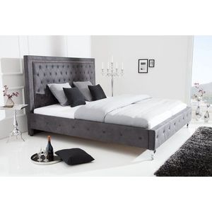 Chesterfield posteľ ERIS Dekorhome vyobraziť