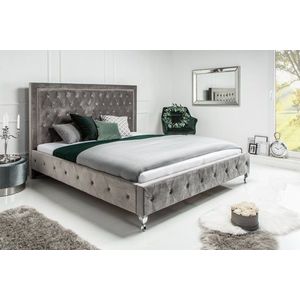 Chesterfield posteľ ERIS Dekorhome vyobraziť
