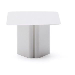 Kovový odkladací stolík 52x70 cm Arvin – Kave Home vyobraziť
