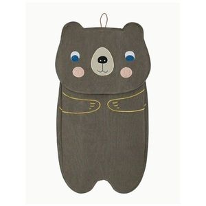 Hnedý látkový závesný organizér Darling Bear – OYOY Mini vyobraziť