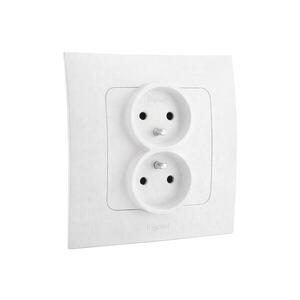 Legrand - Dvojitá domová zásuvka 250V/16A s rámikom NILOE biela LR0028+LR0018 vyobraziť