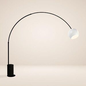 s.luce OBLÚKOVÁ lampa s guľovým dizajnom a moderným mramorovým podstavcom vyobraziť
