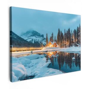 MuchoWow OBRAZ NA PLÁTNE Zimná krajina - Príroda - Dom - Hory - Sneh 80x60 cm vyobraziť