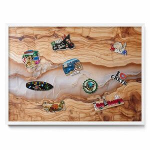 TULUP MAGNETICKÁ TABUĽA 70x50 cm biely rám – Drevo so živicou vyobraziť