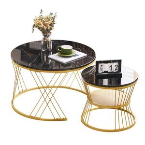 OKWISH SADA konferenčných stolíkov 70/70/47 a 45/45/40 cm čierna z MDF s mramorovým dekorom a zlatou kovovou podnožou vyobraziť